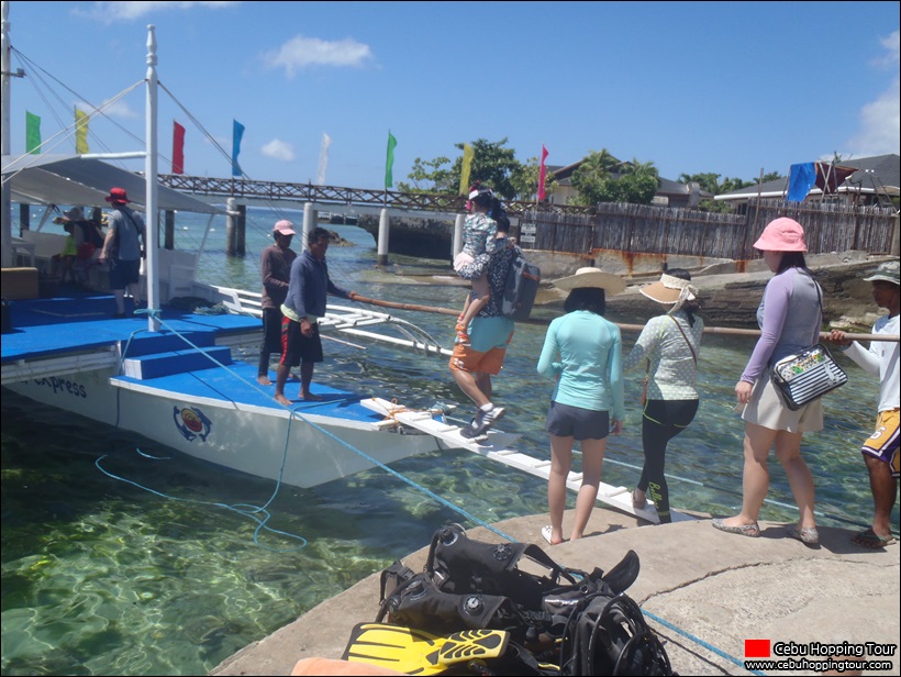 Cebu Hilutungan & Nalusuan island hopping tour on 18 Mar 2016